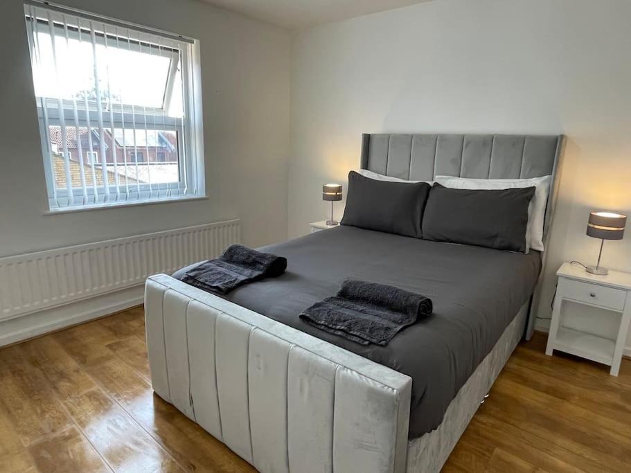 New! 4 Bedroom London House With Garden And Lawn Exterior foto